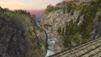 The river then enters another turbulent stretch of rapids between the cliffs as it heads into its last stretch.