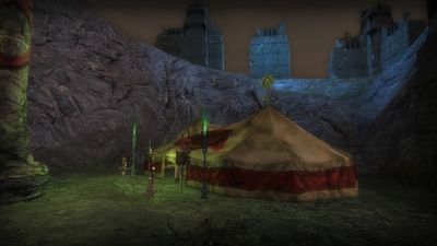 A small command tent at the back of Tûmat